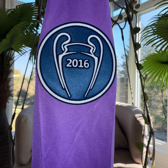 Inspired Real Madrid 2016-2017- Ronaldo CR7 #7 Away Jersey Retro Football - Picture 5 of 5